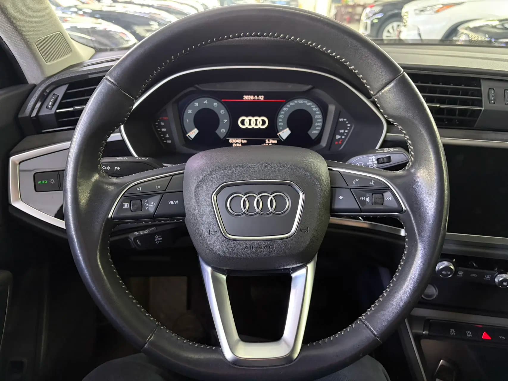 Audi Q3 2021 г. 63122 км. — фото 13