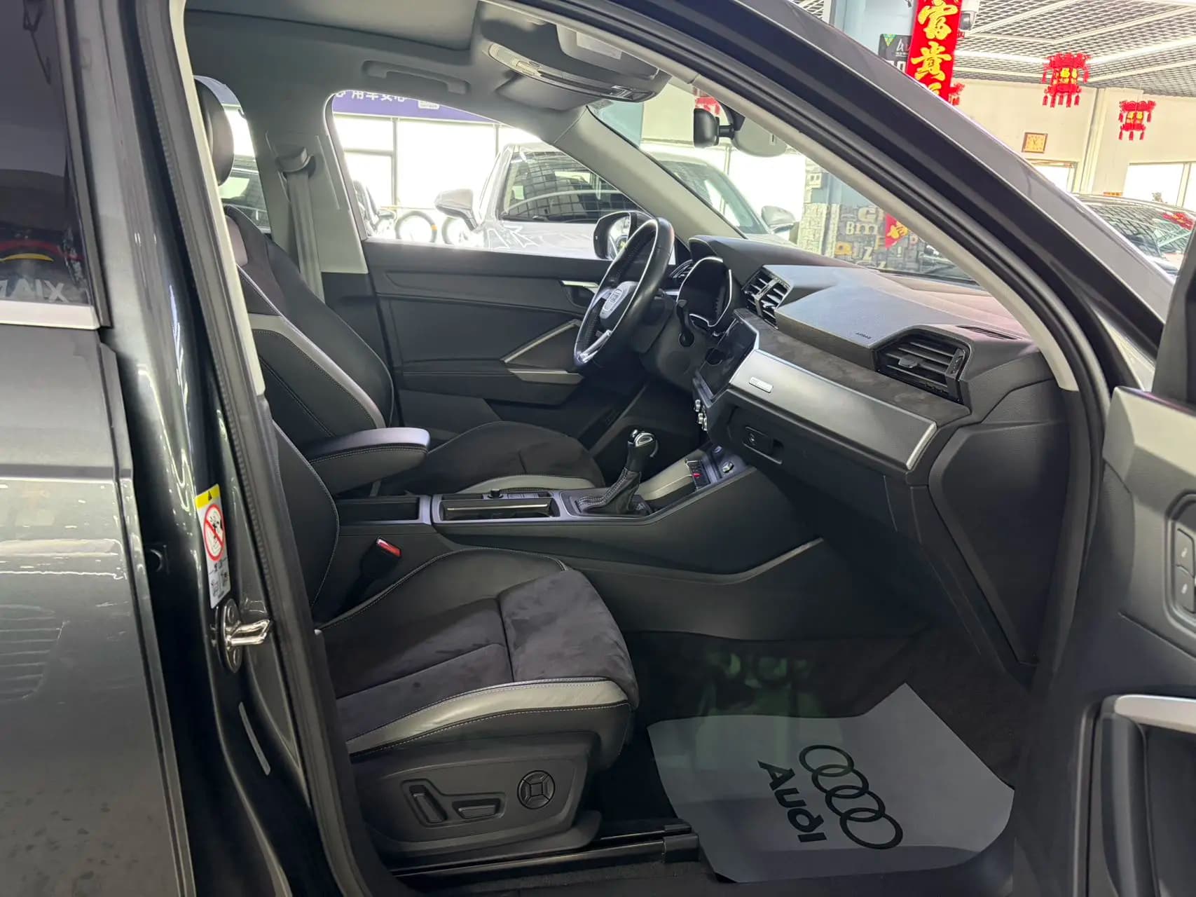 Audi Q3 2021 г. 63122 км. — фото 17