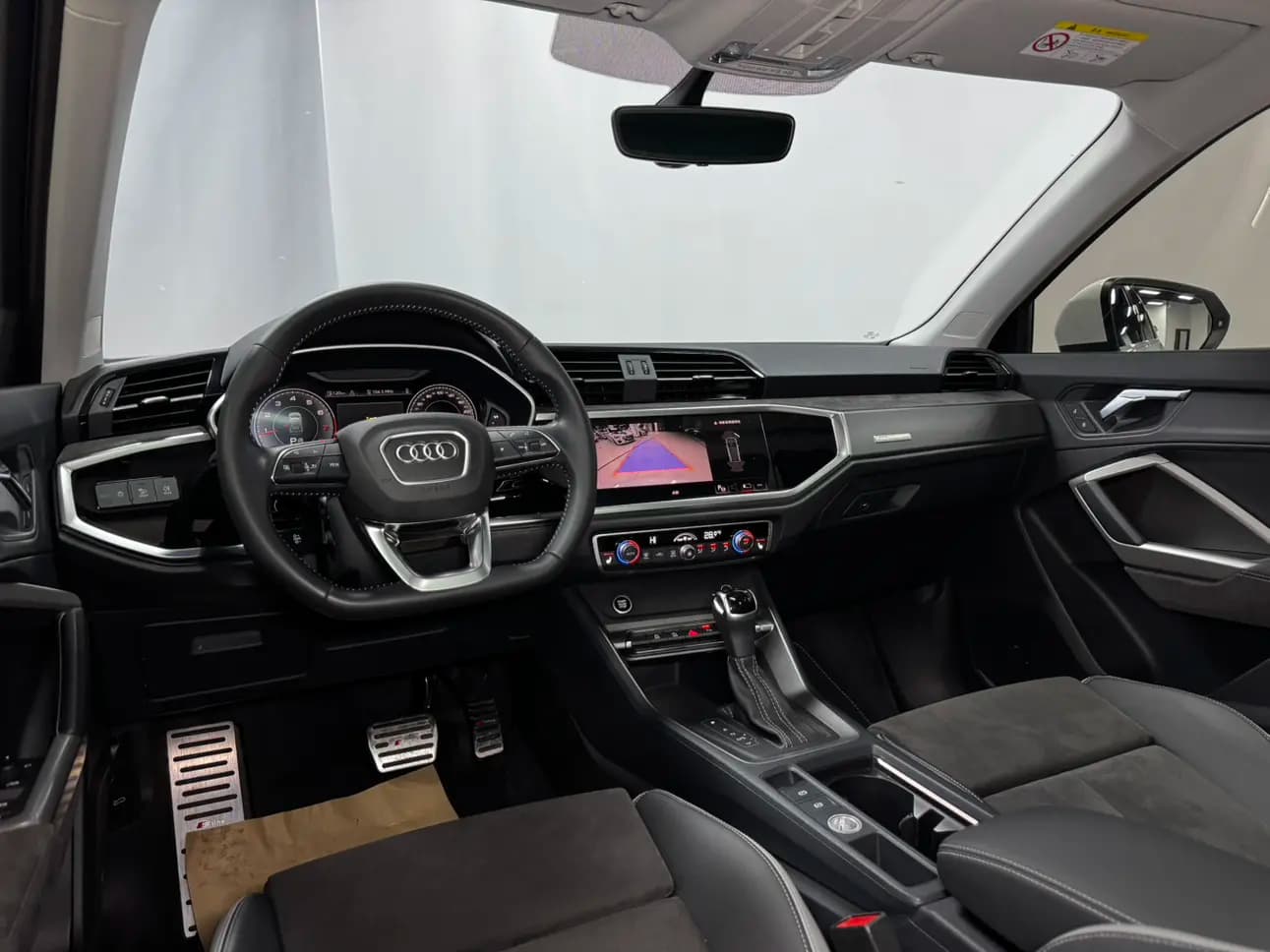 Audi Q3 2021 г. 41129 км. — фото 12