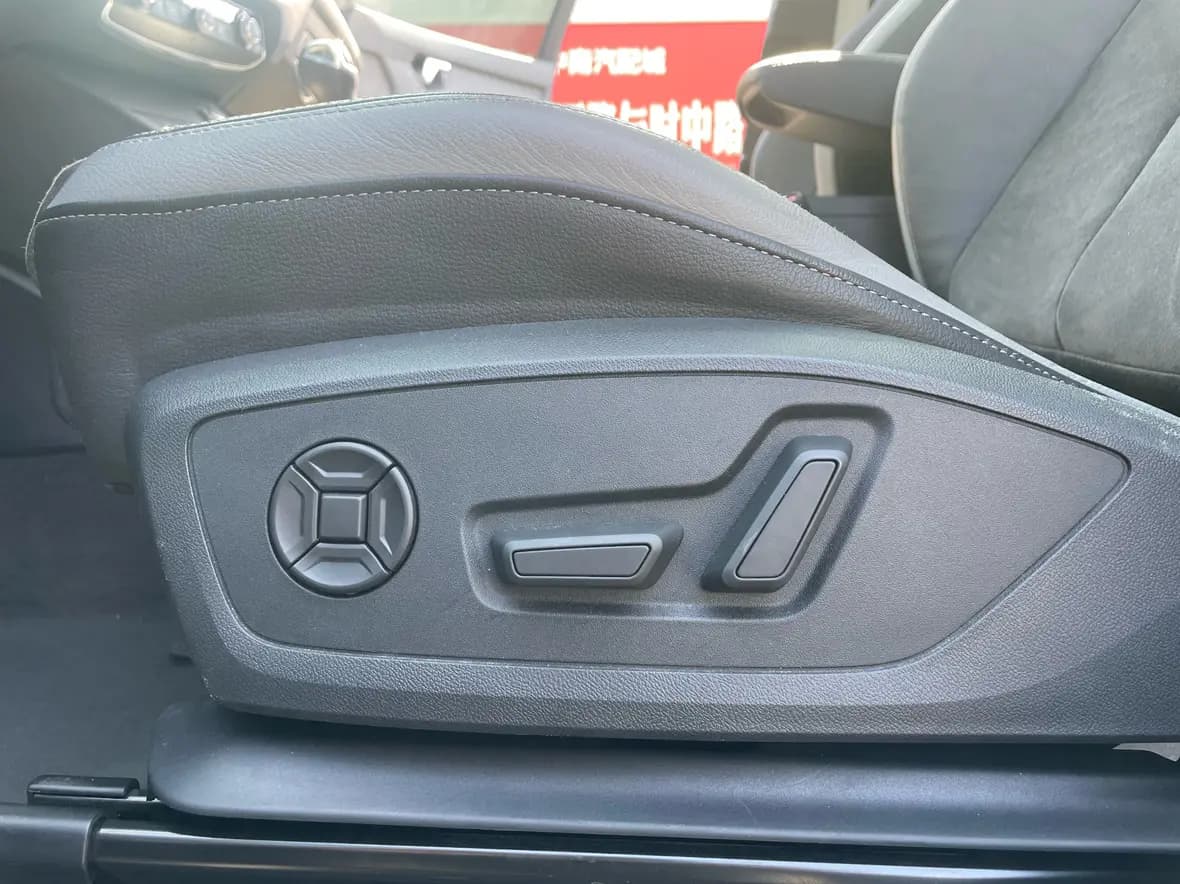 Audi Q3 2021 г. 49130 км. — фото 12