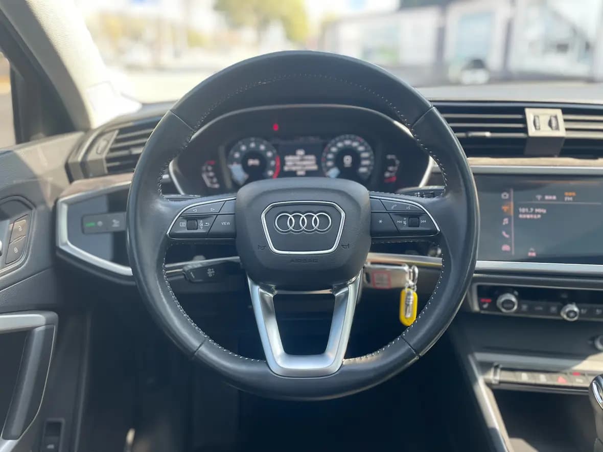 Audi Q3 2021 г. 49130 км. — фото 8