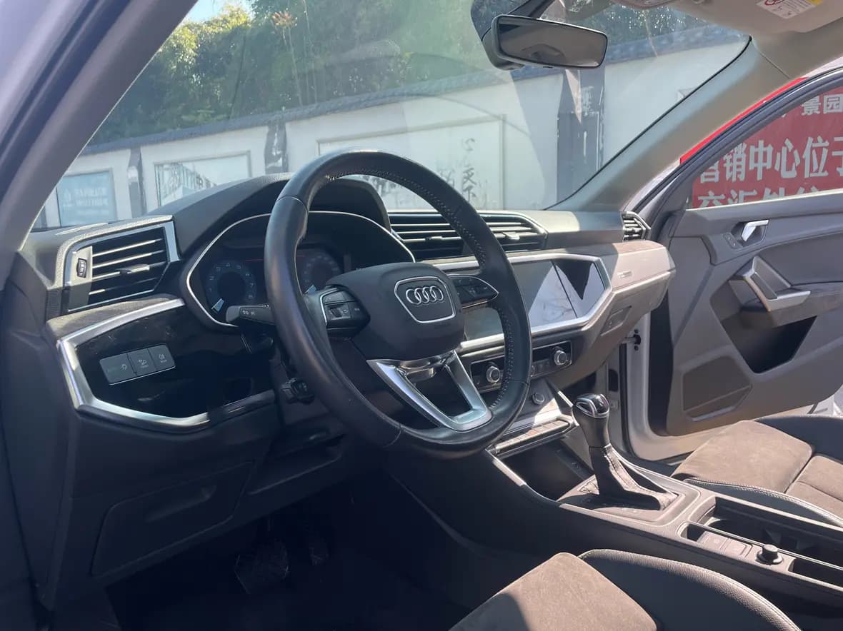 Audi Q3 2021 г. 49130 км. — фото 9