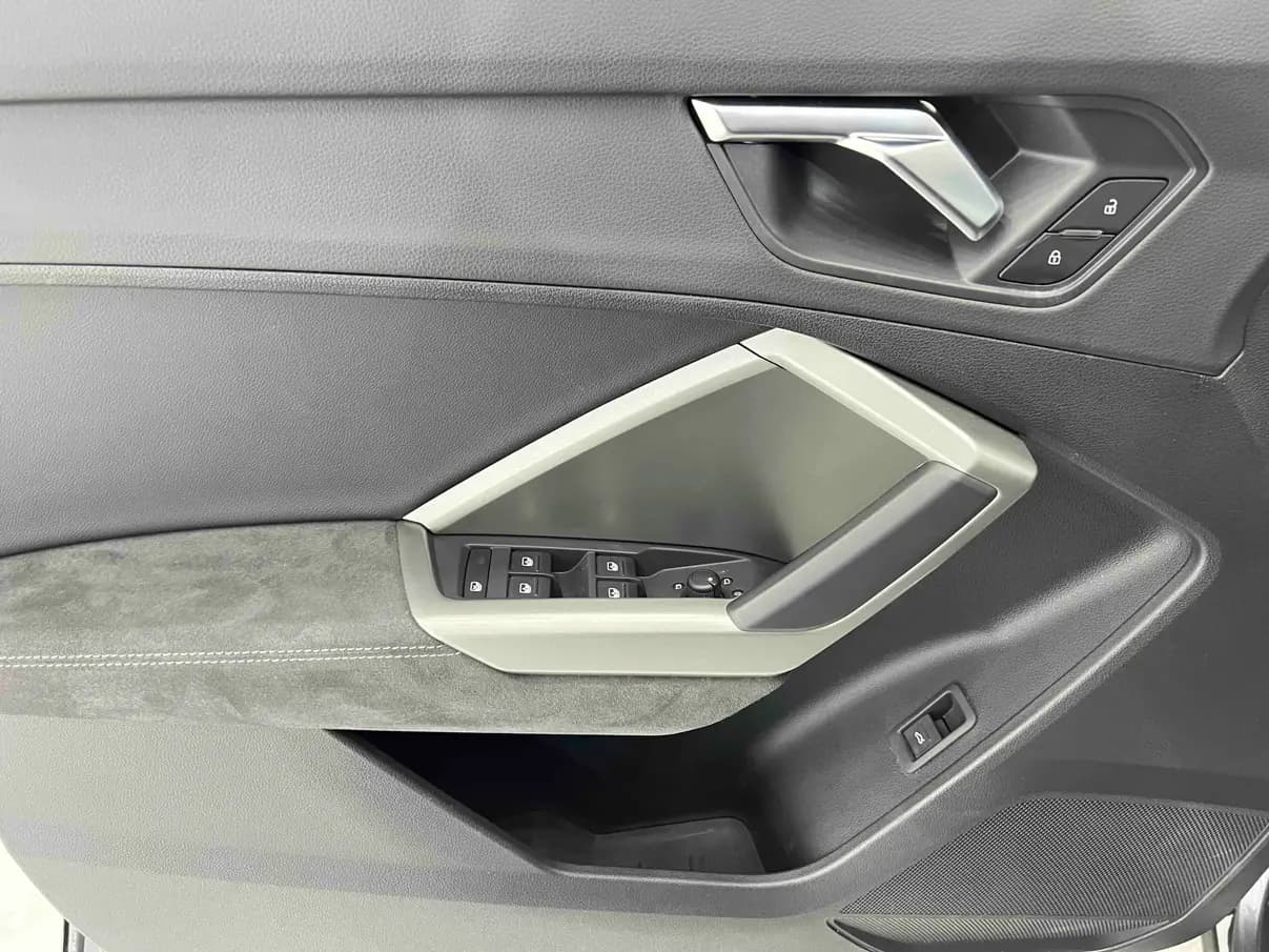 Audi Q3 2023 г. 42146 км. — фото 8