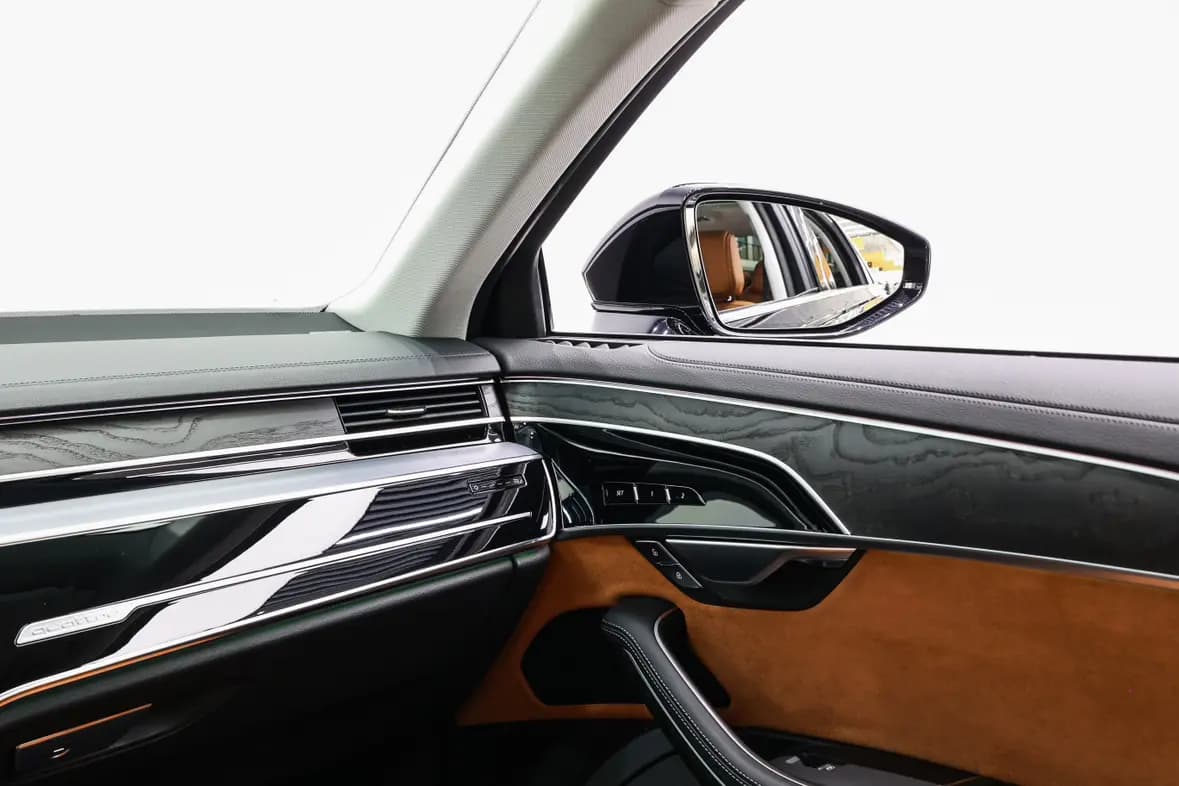 Audi A8 2025 г. 12132 км. — фото 10