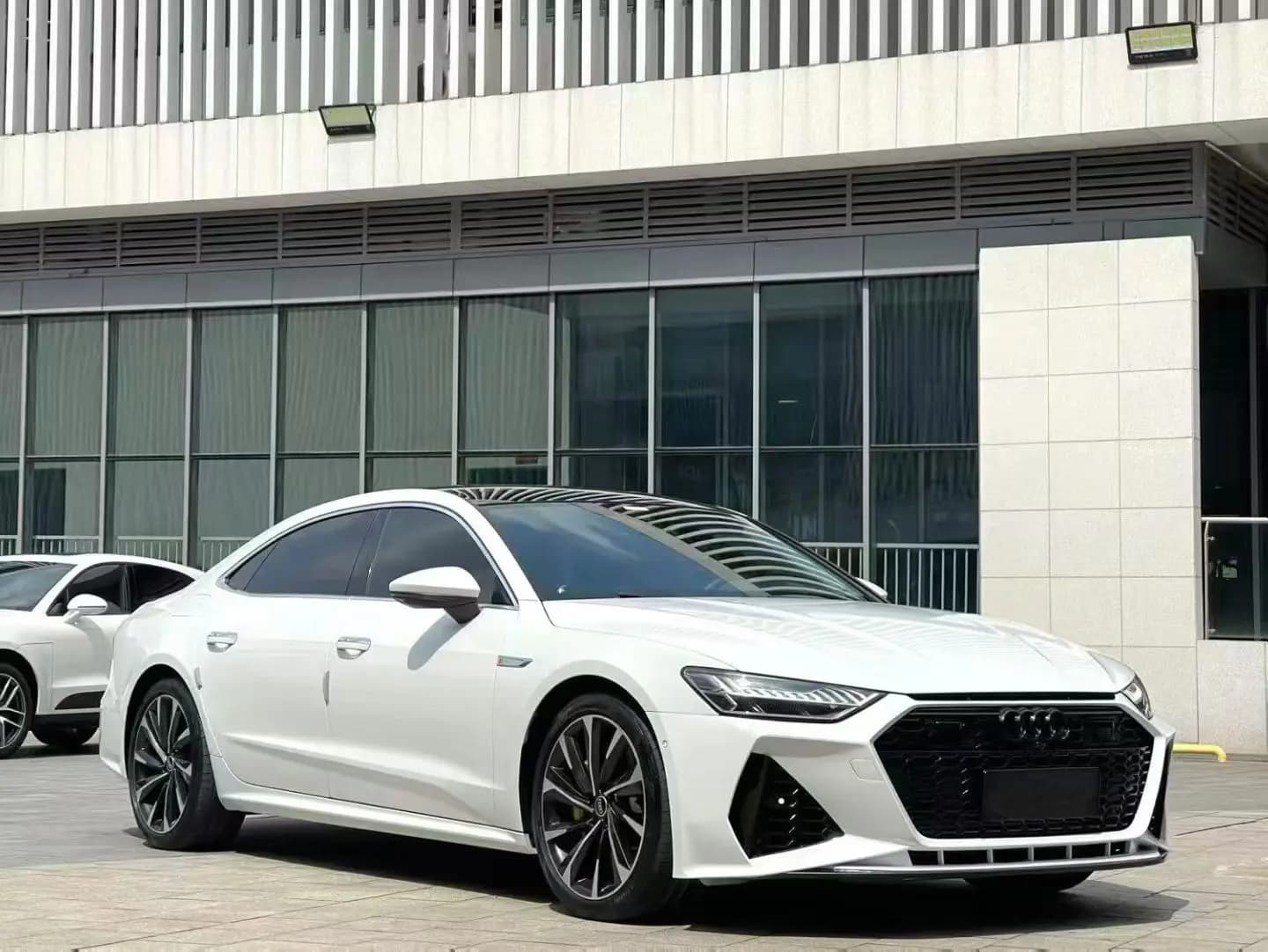 Audi A7L 2023 г. 35070 км. — фото 3