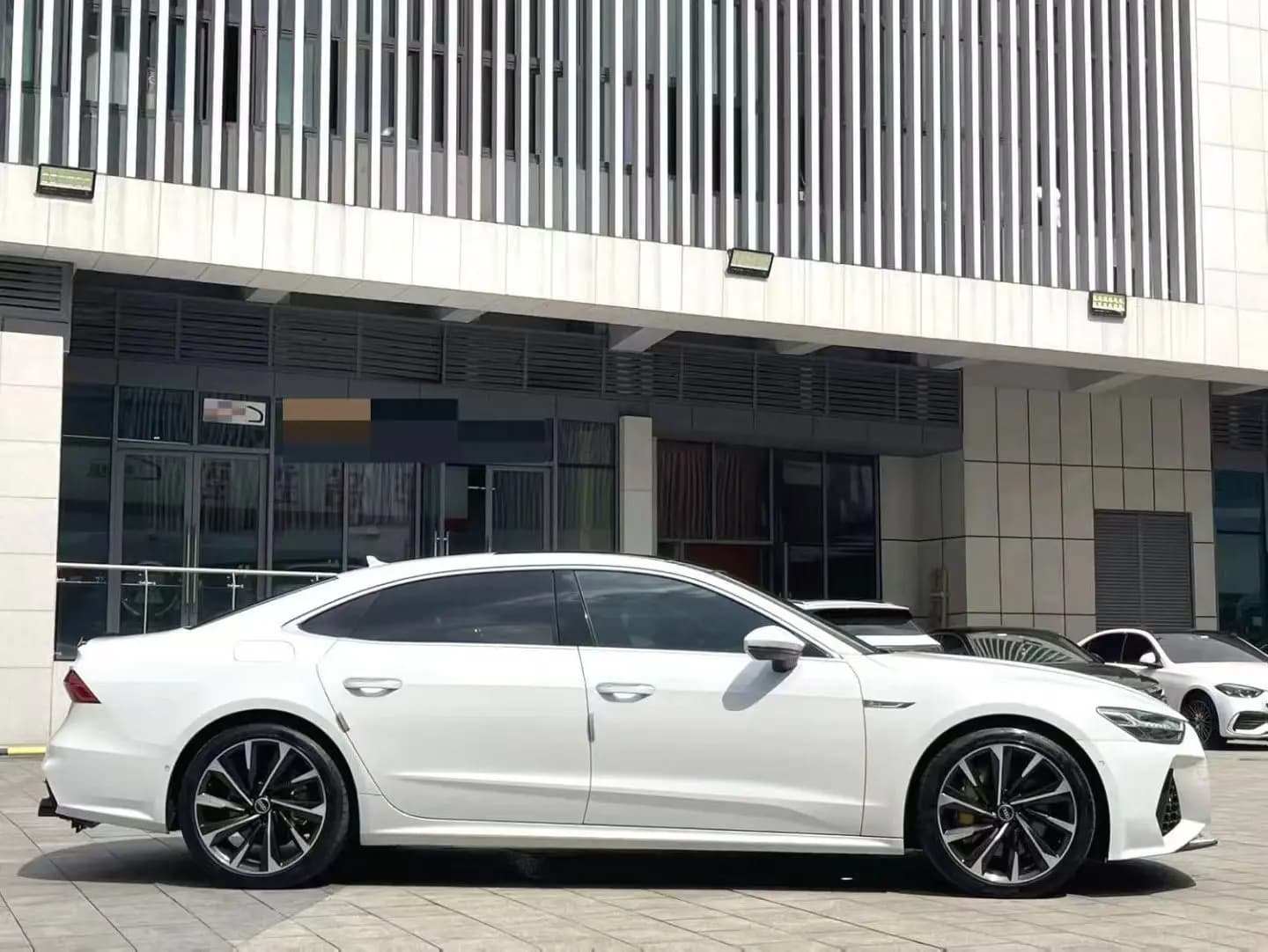 Audi A7L 2023 г. 35070 км. — фото 4