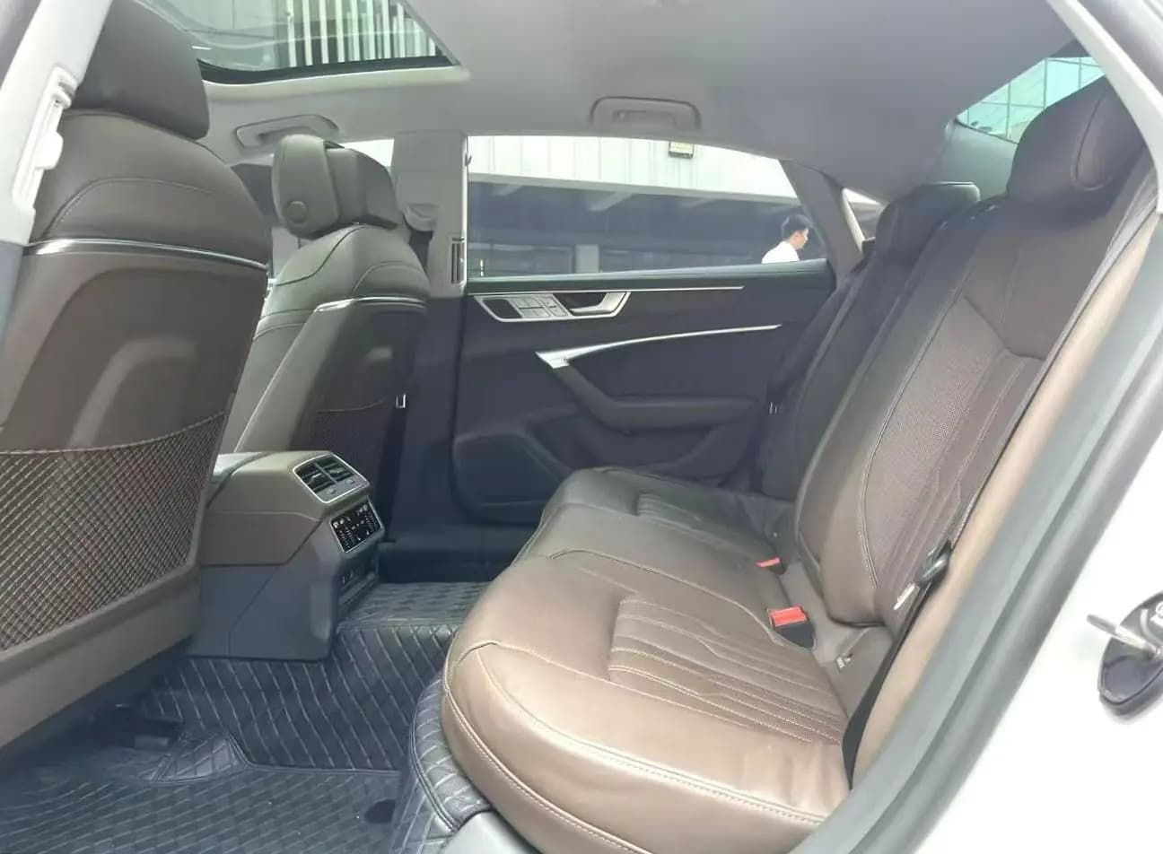 Audi A7L 2023 г. 35070 км. — фото 8
