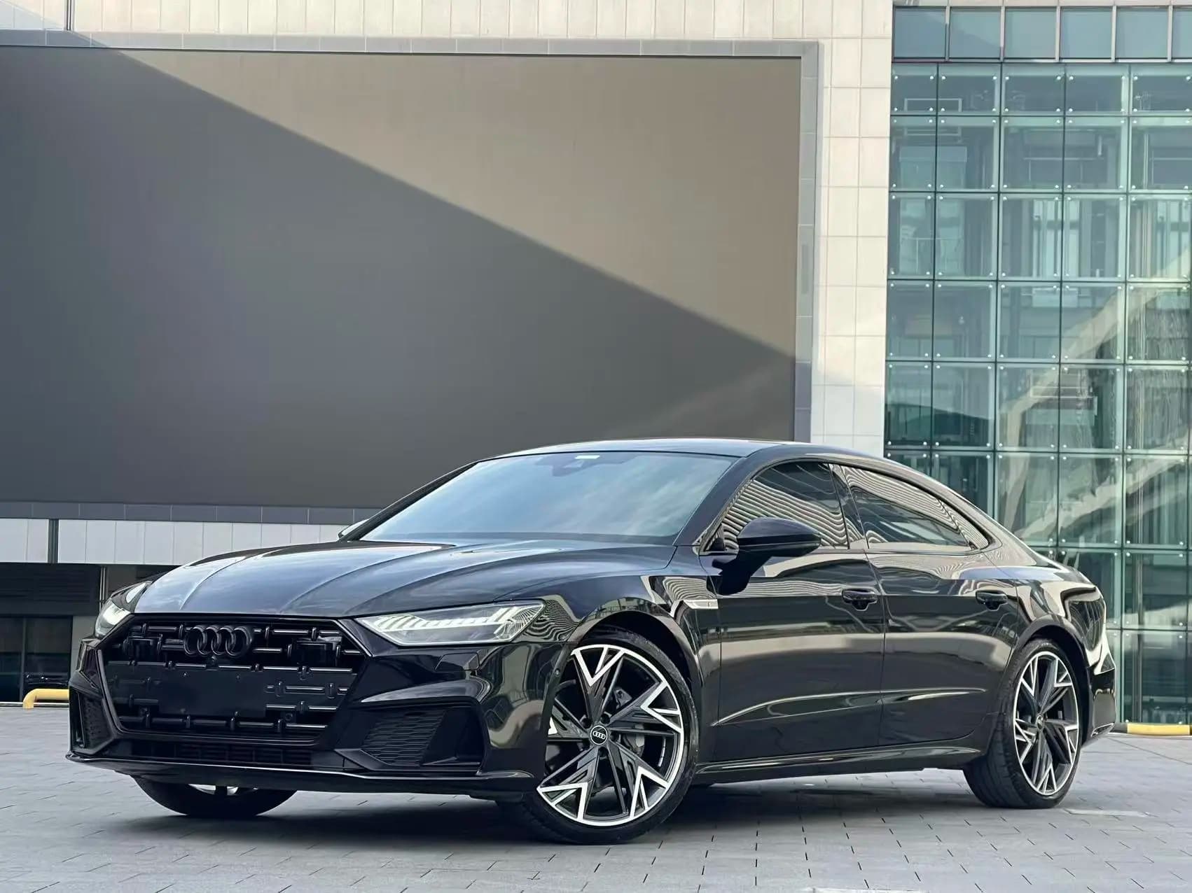 Audi A7L 2023 г. 39000 км.