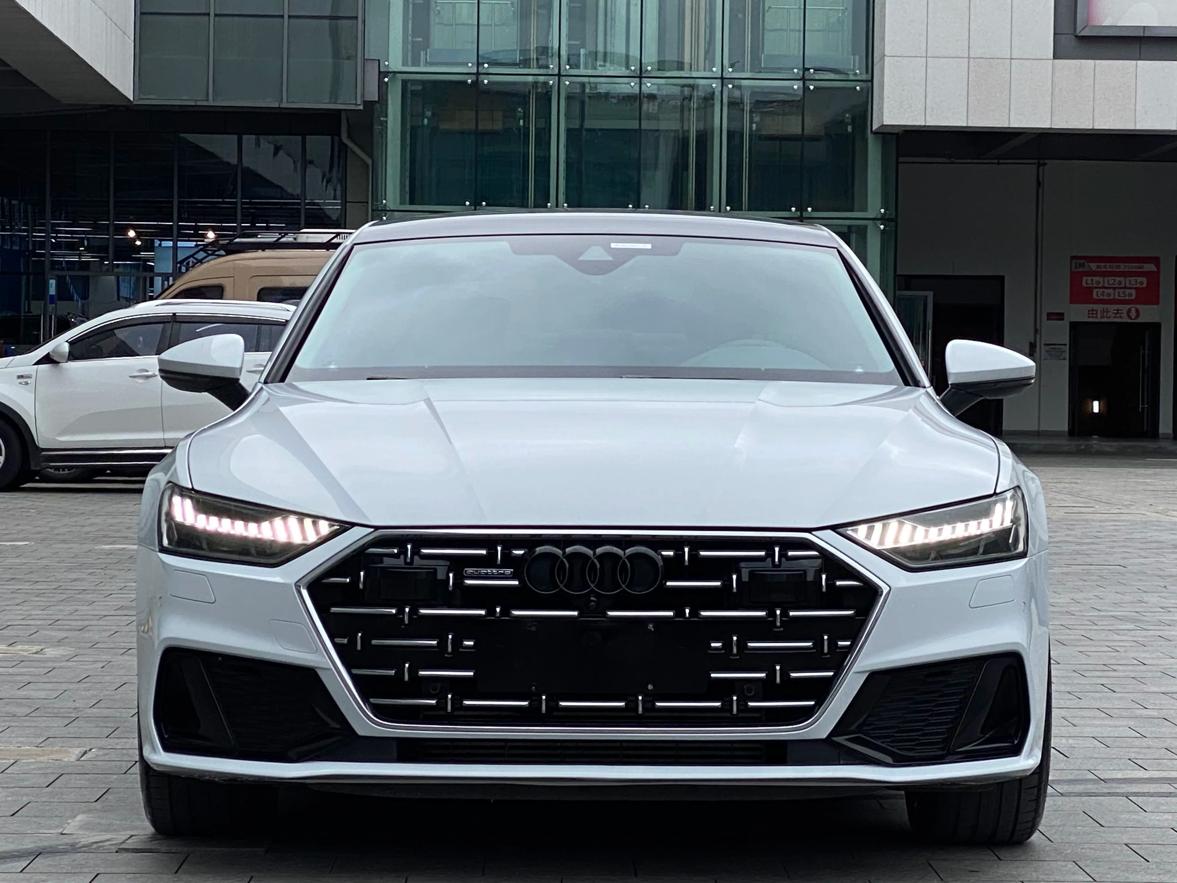 Audi A7L 2024 г. 20000 км. — фото 2