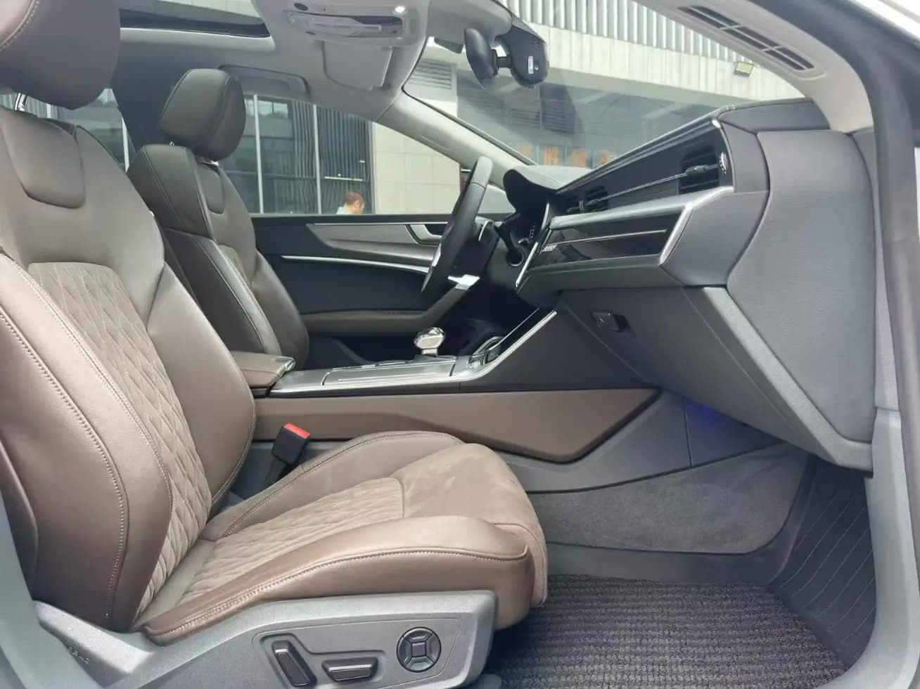 Audi A7L 2024 г. 20000 км. — фото 8