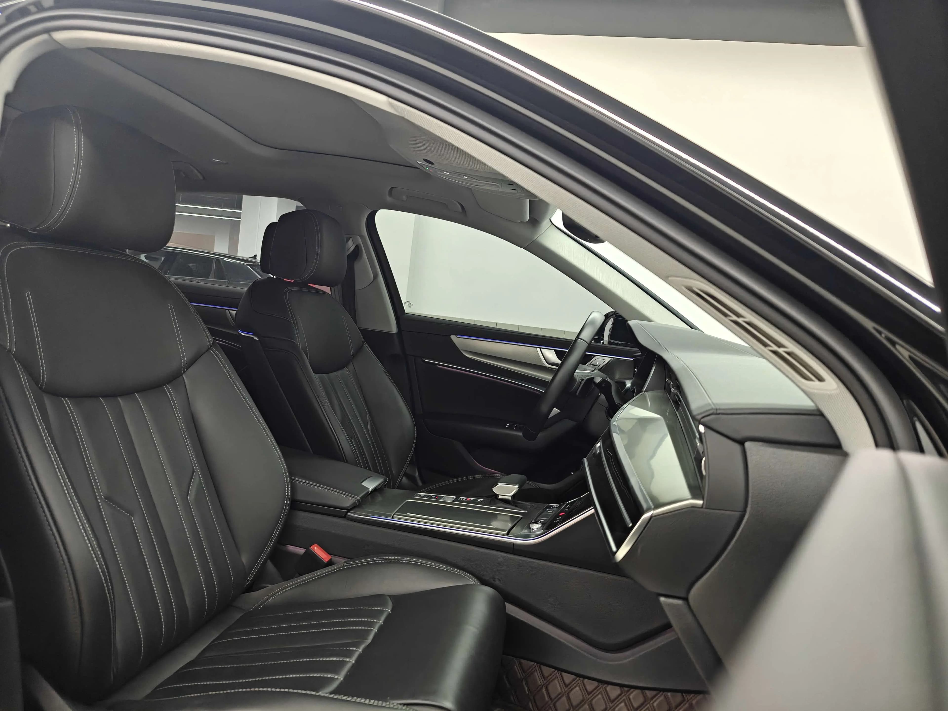 Audi A6L 2024 г. 37008 км. — фото 17