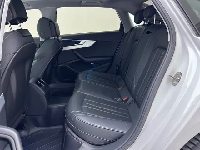 Audi A4L 2021 г. 66956 км. — фото 15
