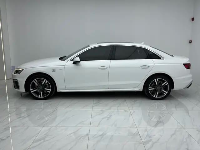 Audi A4L 2021 г. 66956 км. — фото 4