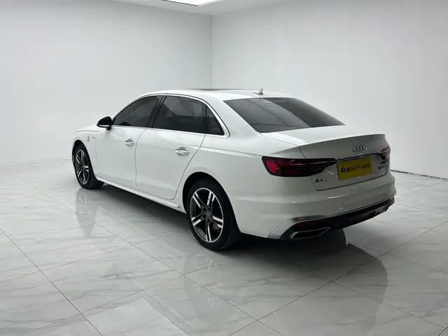 Audi A4L 2021 г. 66956 км. — фото 5