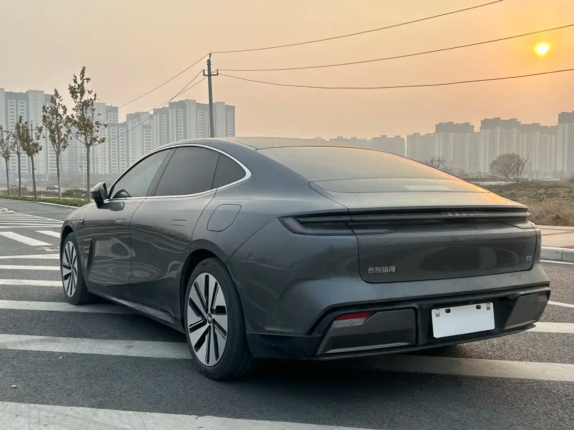Geely Galaxy E8 2024 г. 25068 км. — фото 4