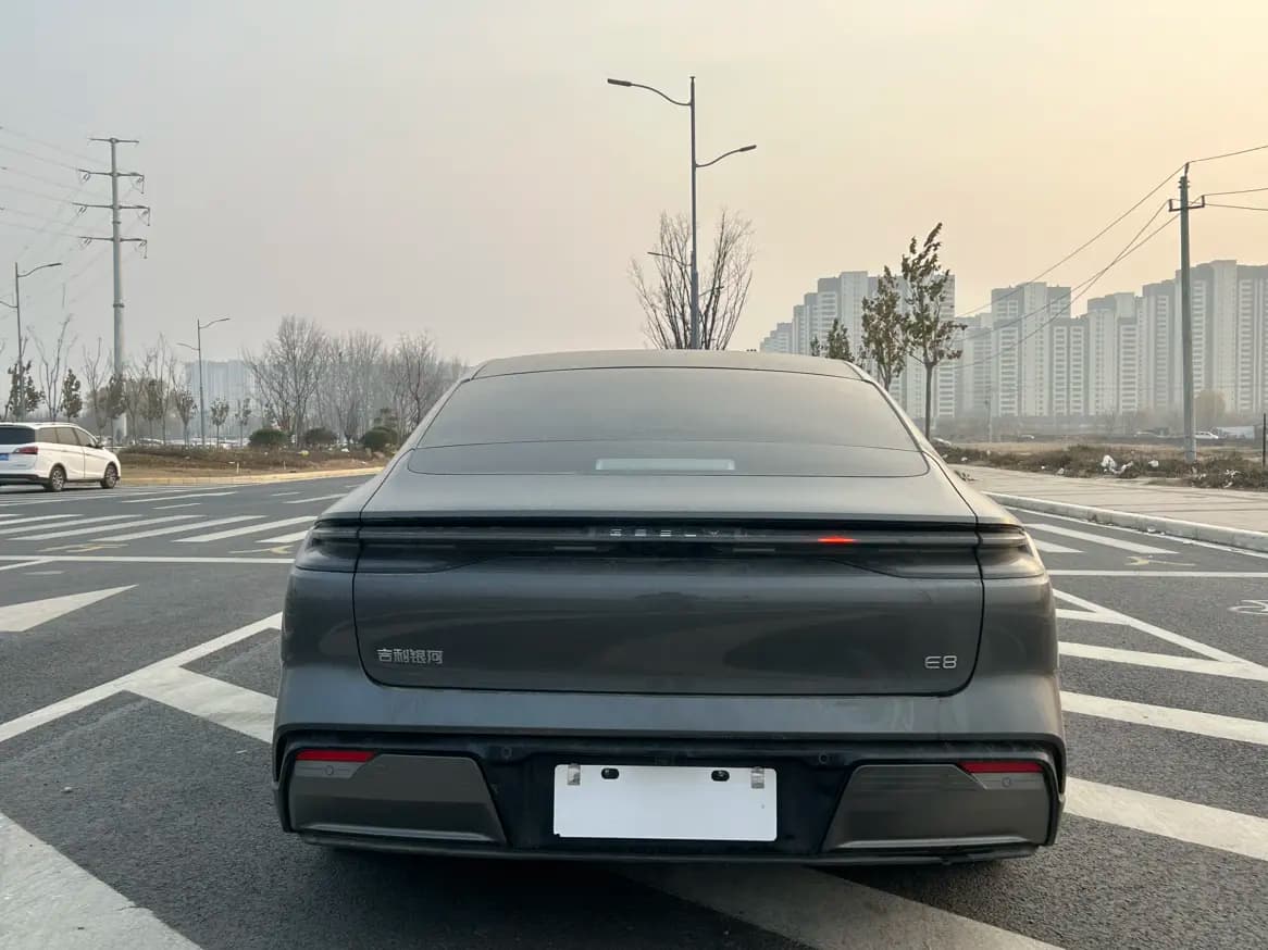 Geely Galaxy E8 2024 г. 25068 км. — фото 5