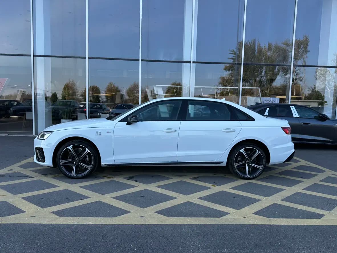 Audi A4L 2025 г. 7063 км. — фото 3