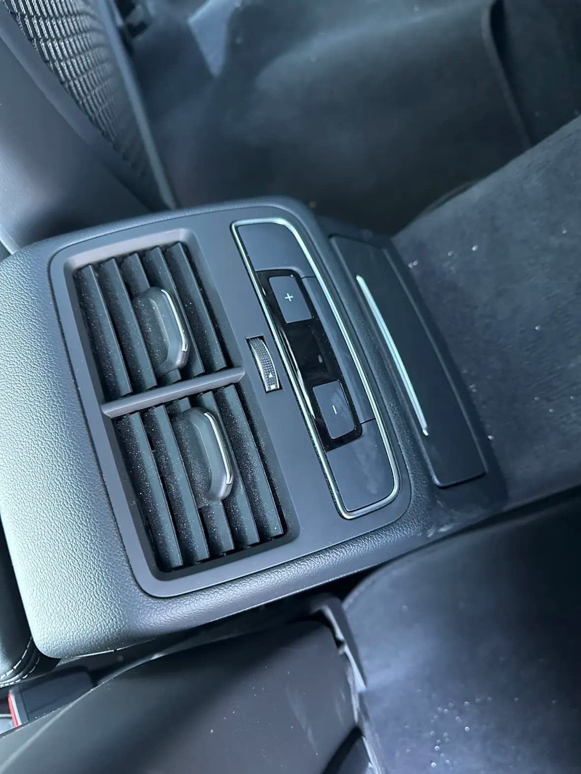Audi A4L 2025 г. 7063 км. — фото 6