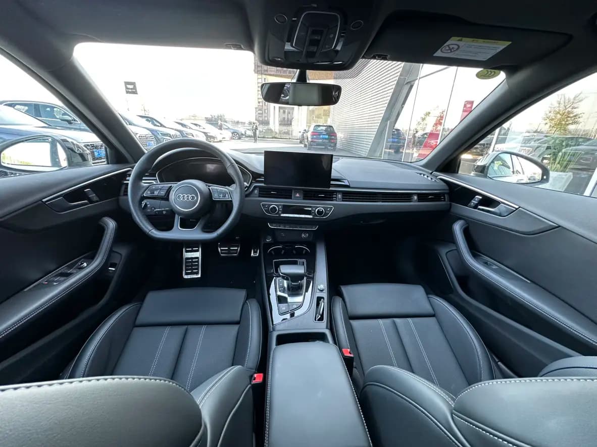Audi A4L 2025 г. 7063 км. — фото 9
