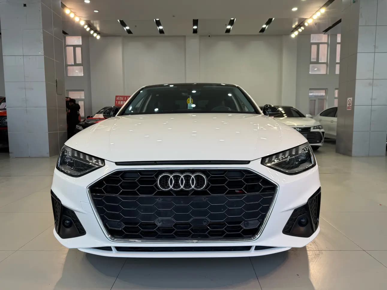 Audi A4L 2021 г. 50073 км. — фото 2