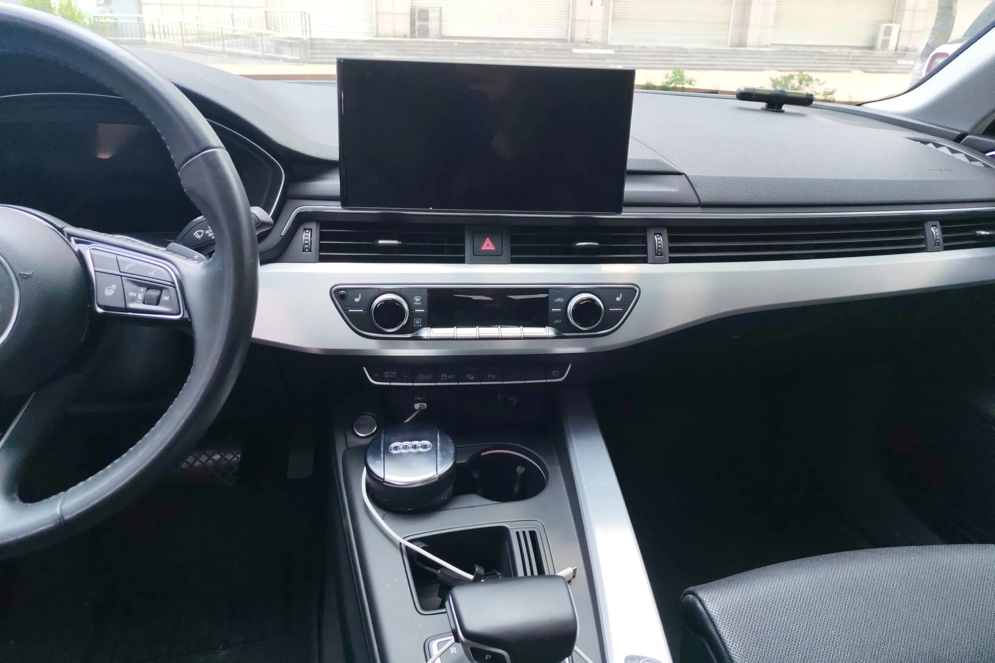 Audi A4L 2022 г. 46726 км. — фото 11