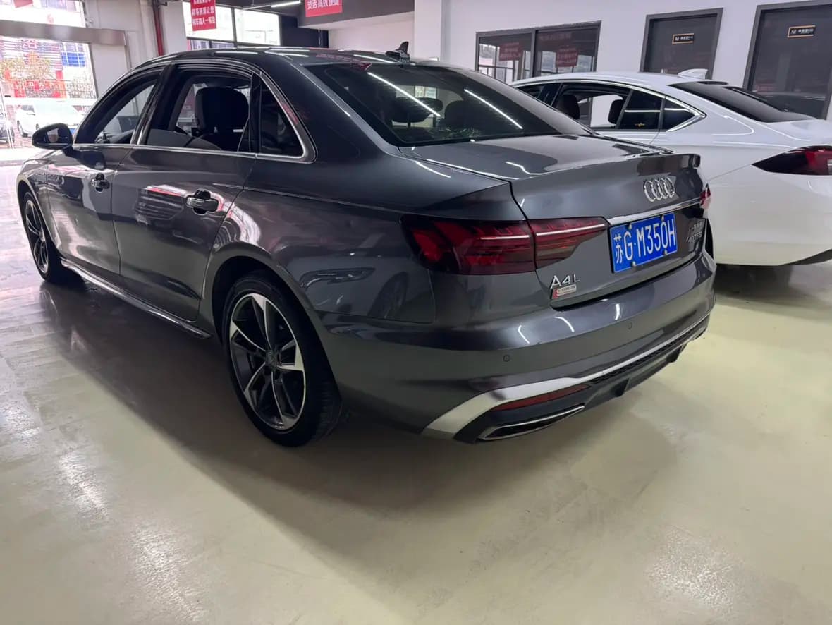 Audi A4L 2021 г. 63075 км. — фото 4