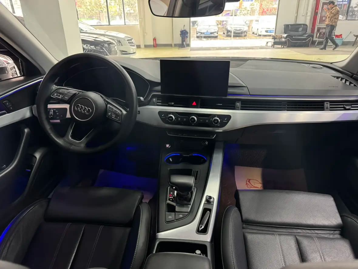 Audi A4L 2021 г. 63075 км. — фото 7