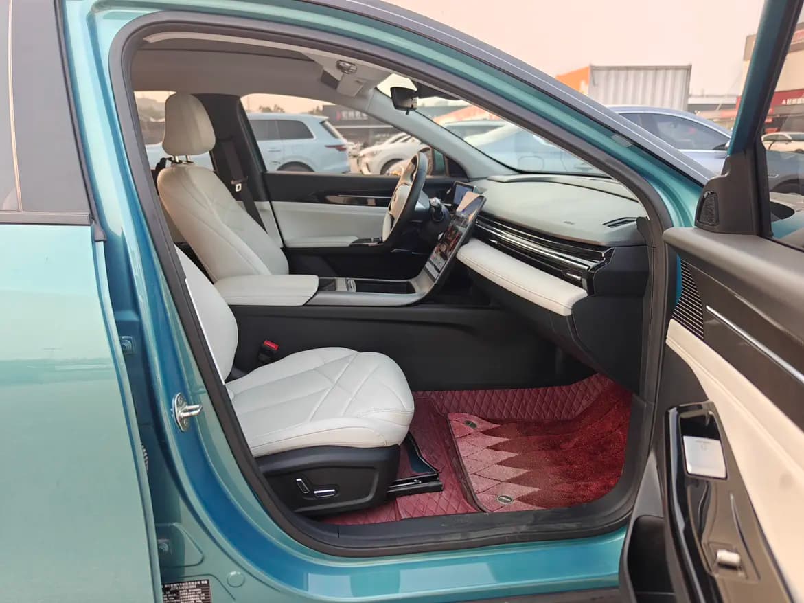 Geely Galaxy L6 2023 г. 14729 км. — фото 14