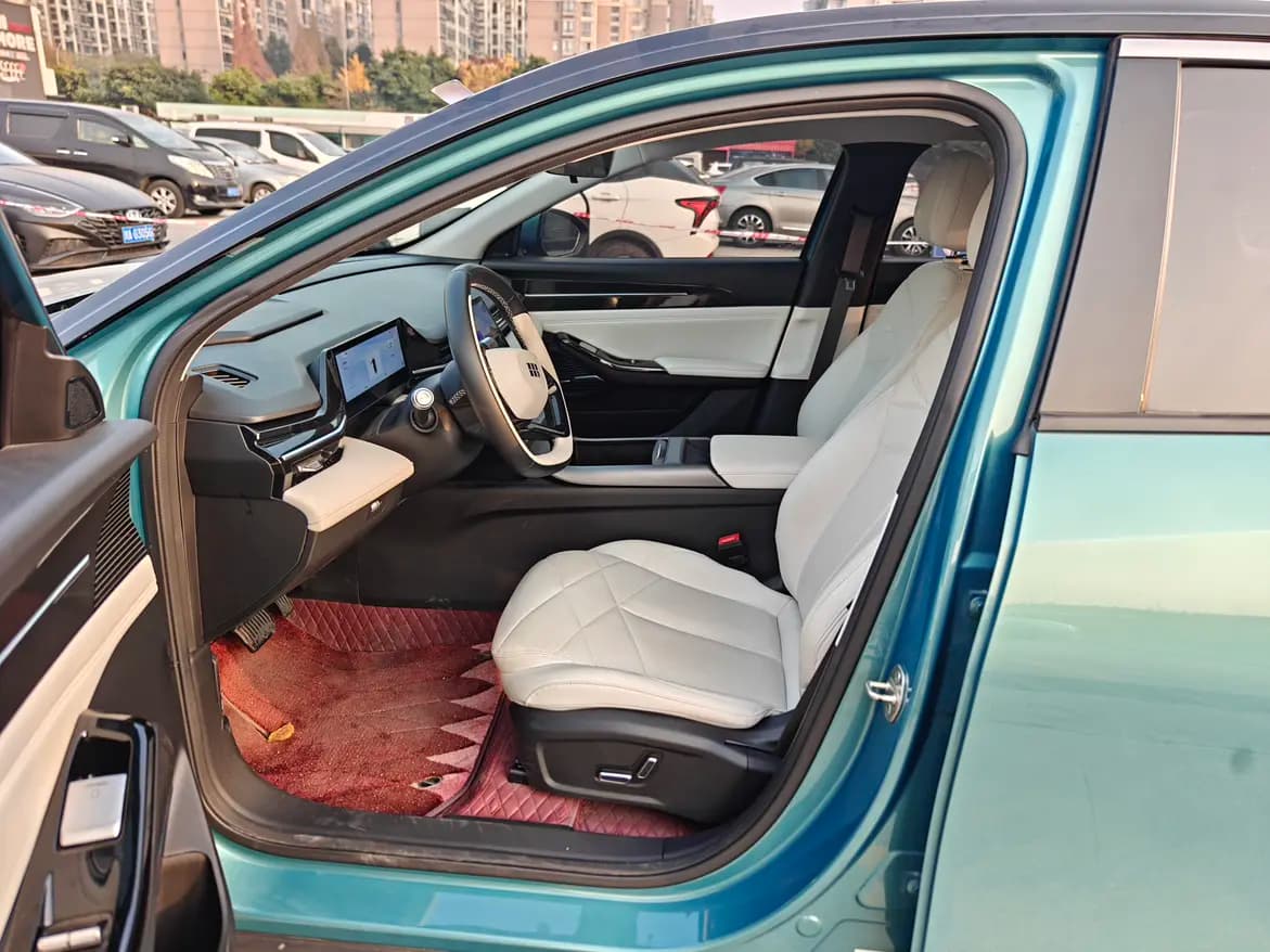 Geely Galaxy L6 2023 г. 14729 км. — фото 24