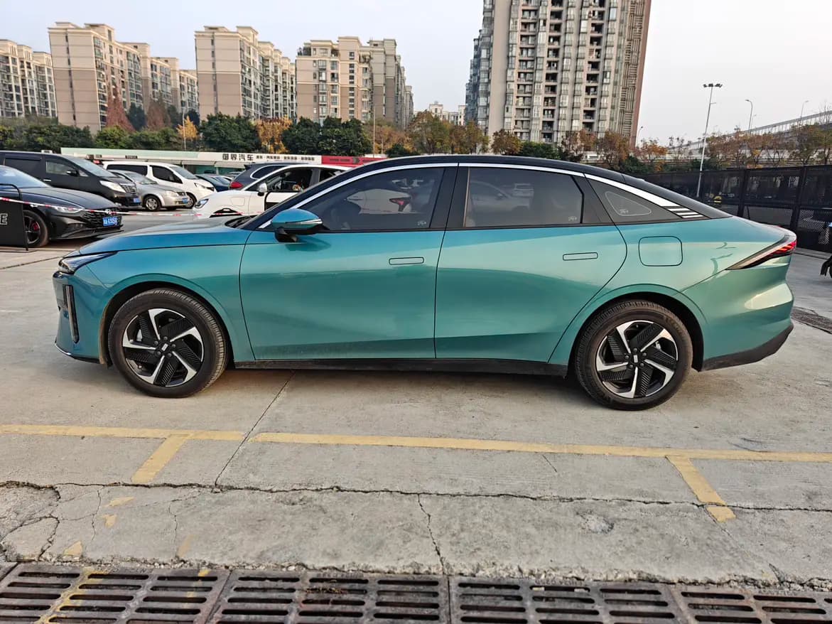 Geely Galaxy L6 2023 г. 14729 км. — фото 4