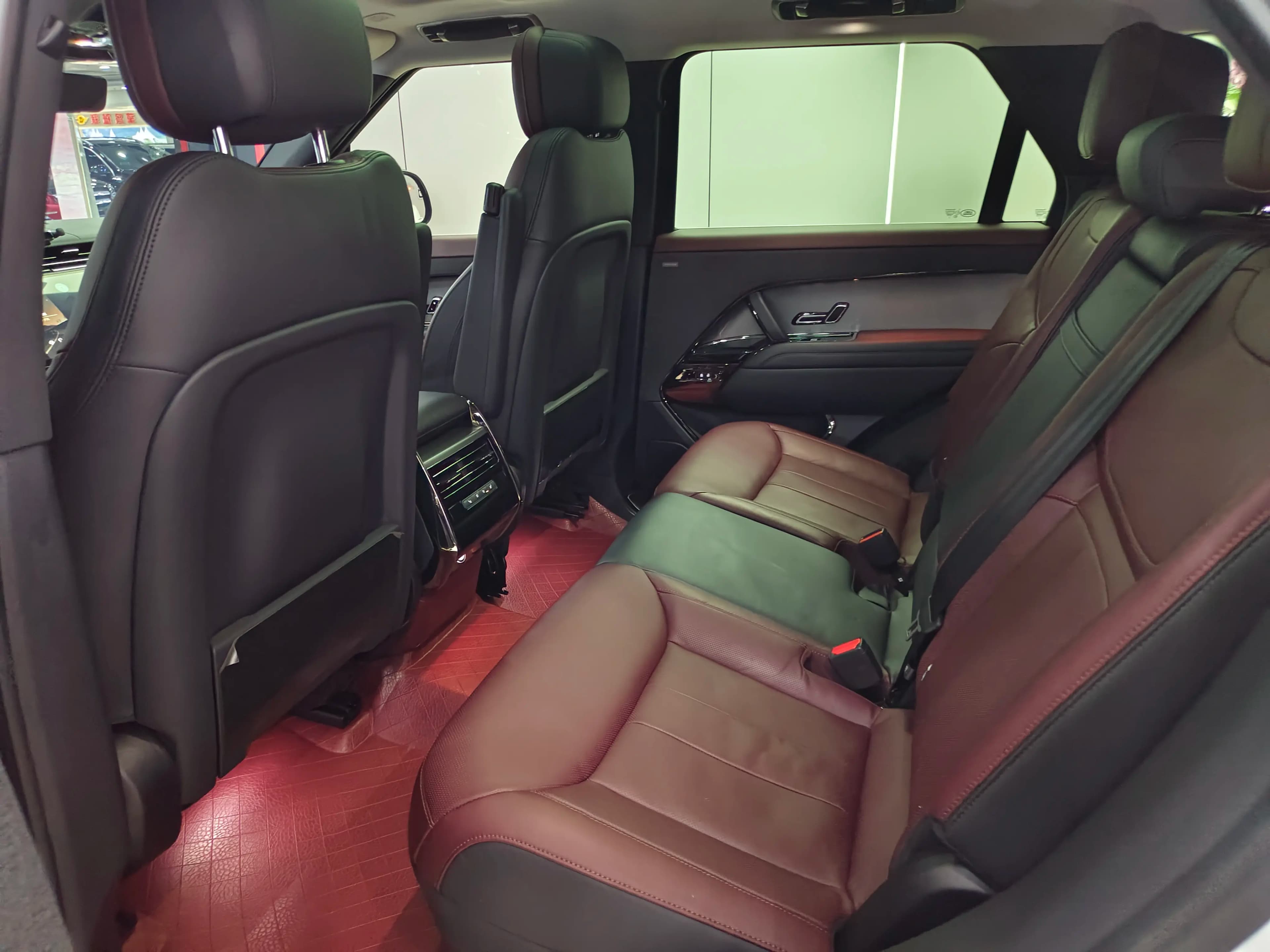 Land Rover Range Rover Sport 2024 г. 34000 км. — фото 17