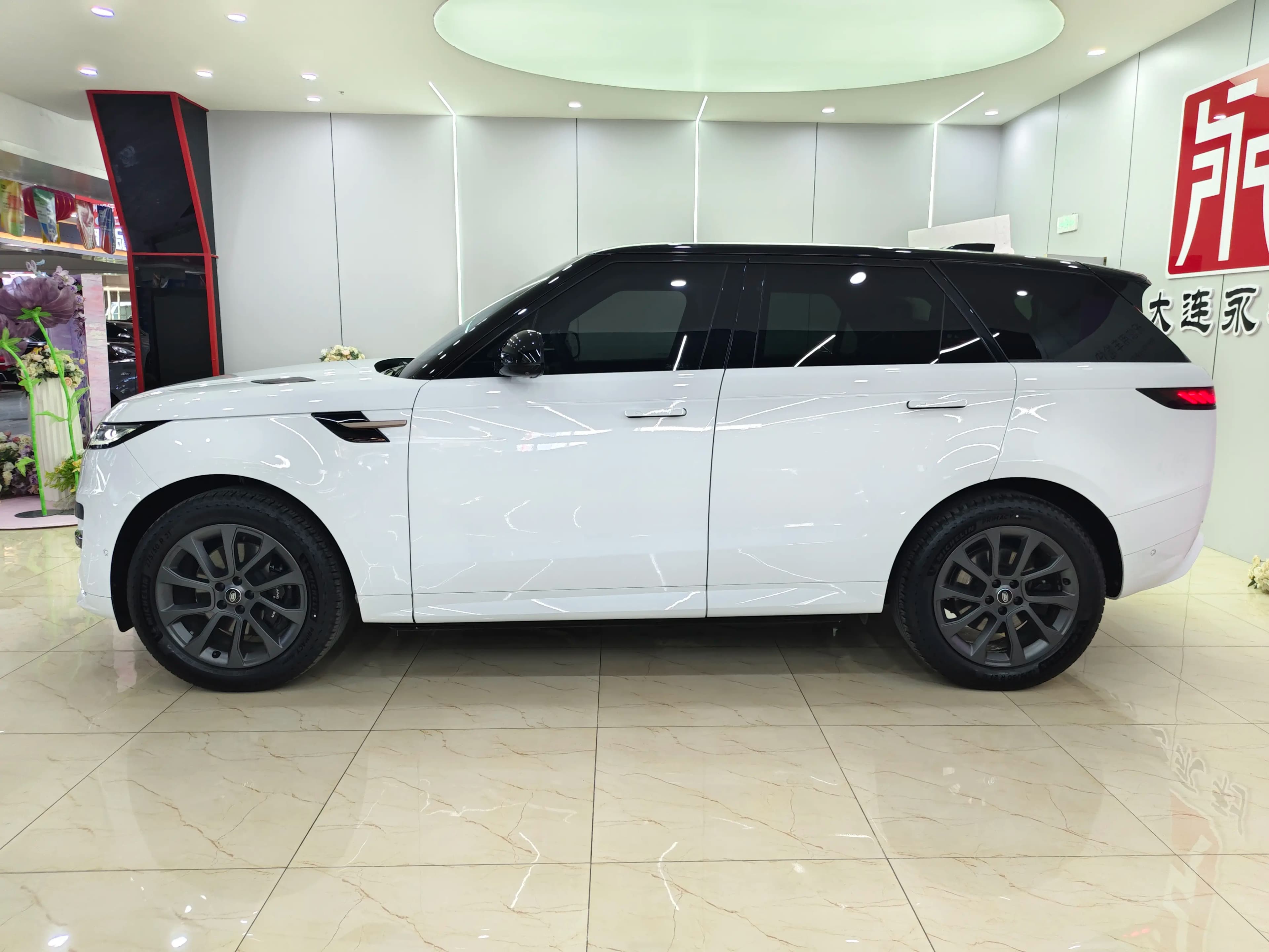 Land Rover Range Rover Sport 2024 г. 34000 км. — фото 4