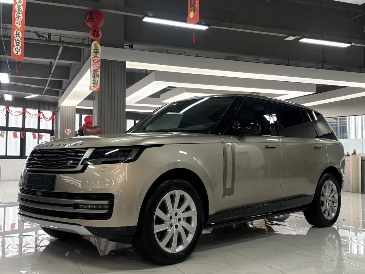 Land Rover Range rover 2025 г. 5136 км.