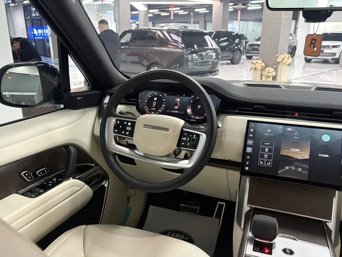 Land Rover Range rover 2025 г. 5136 км. — фото 8