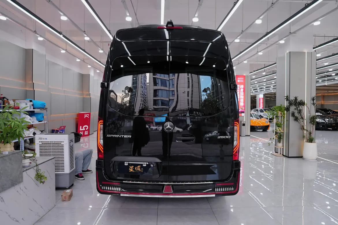 Mercedes-Benz Sprinter 2024 г. 12065 км. — фото 4