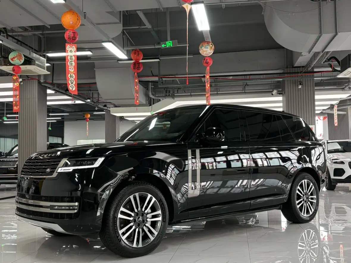 Land Rover Range rover 2023 г. 92140 км.