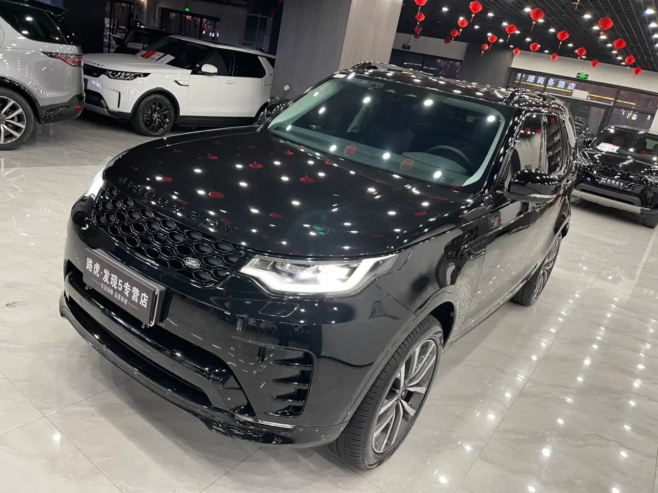 Land Rover Discovery 2024 г. 18144 км. — фото 28