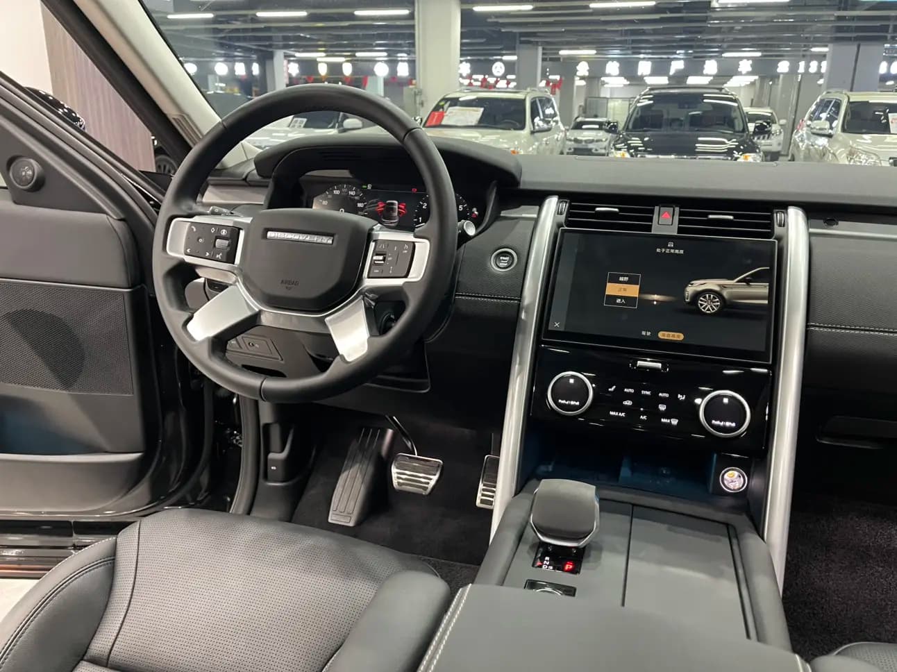 Land Rover Discovery 2024 г. 18144 км. — фото 30