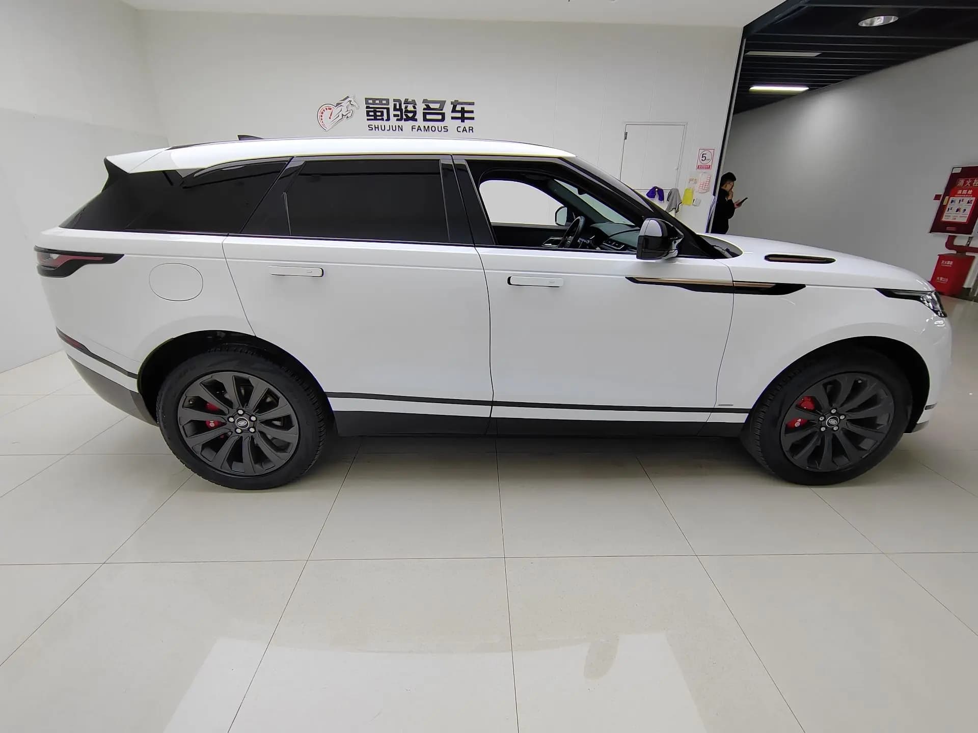 Land Rover Range Rover Velar 2021 г. 71438 км. — фото 6