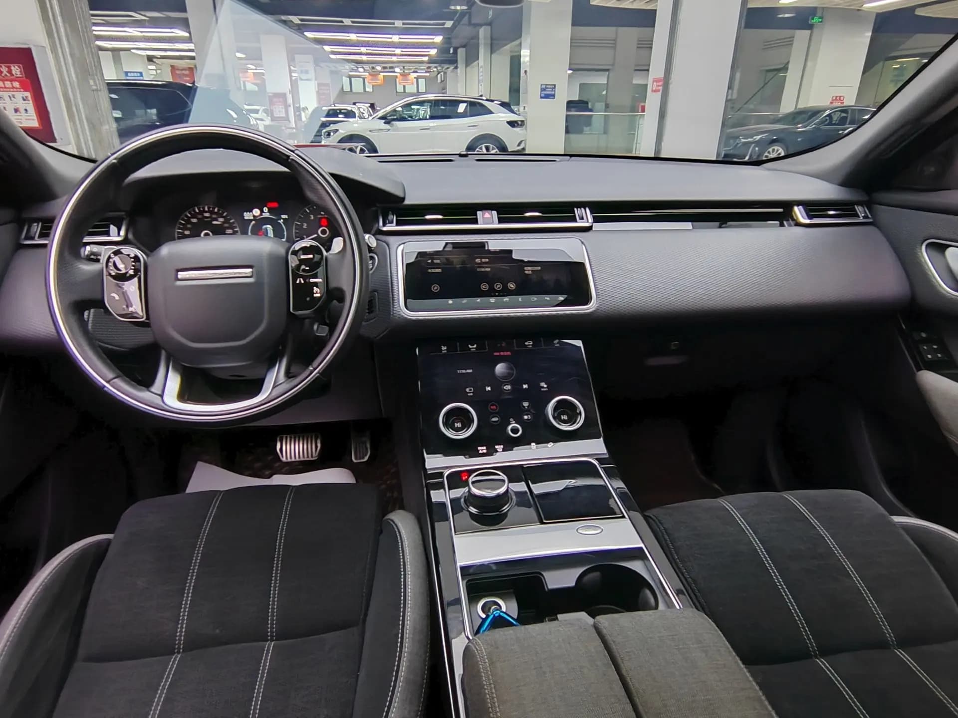 Land Rover Range Rover Velar 2021 г. 71438 км. — фото 7