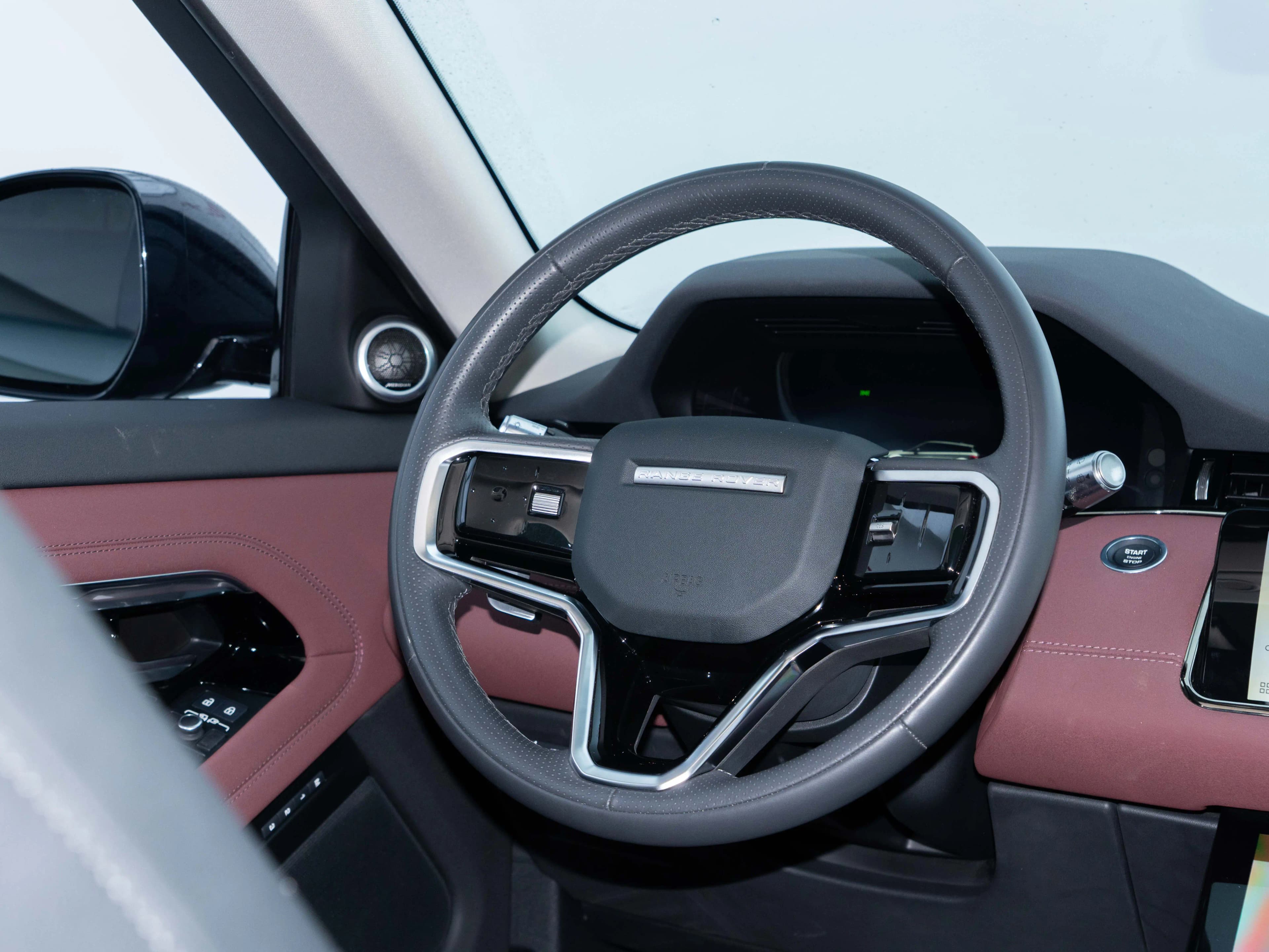 Land Rover Range Rover Evoque 2023 г. 30070 км. — фото 24