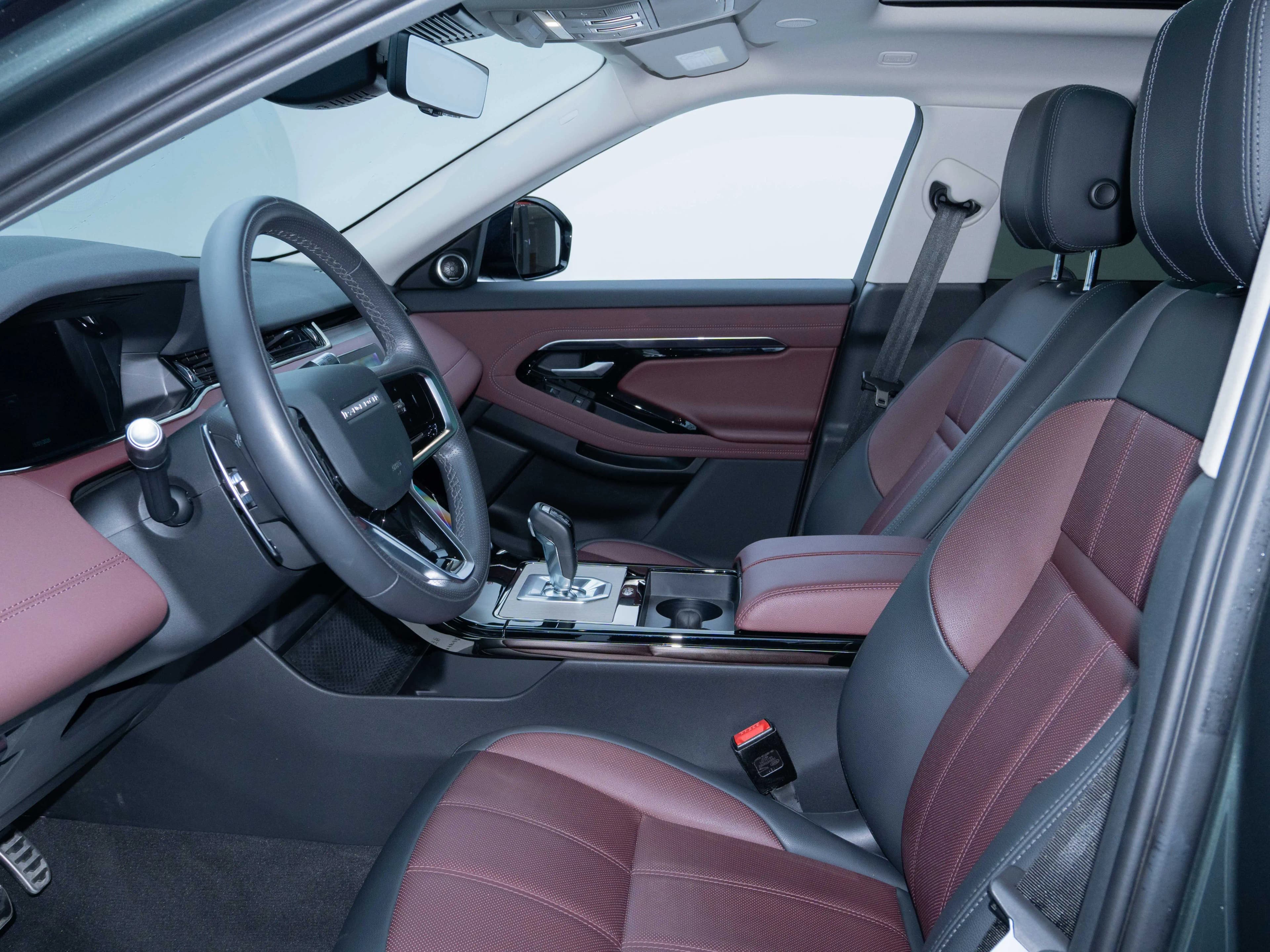 Land Rover Range Rover Evoque 2023 г. 30070 км. — фото 33