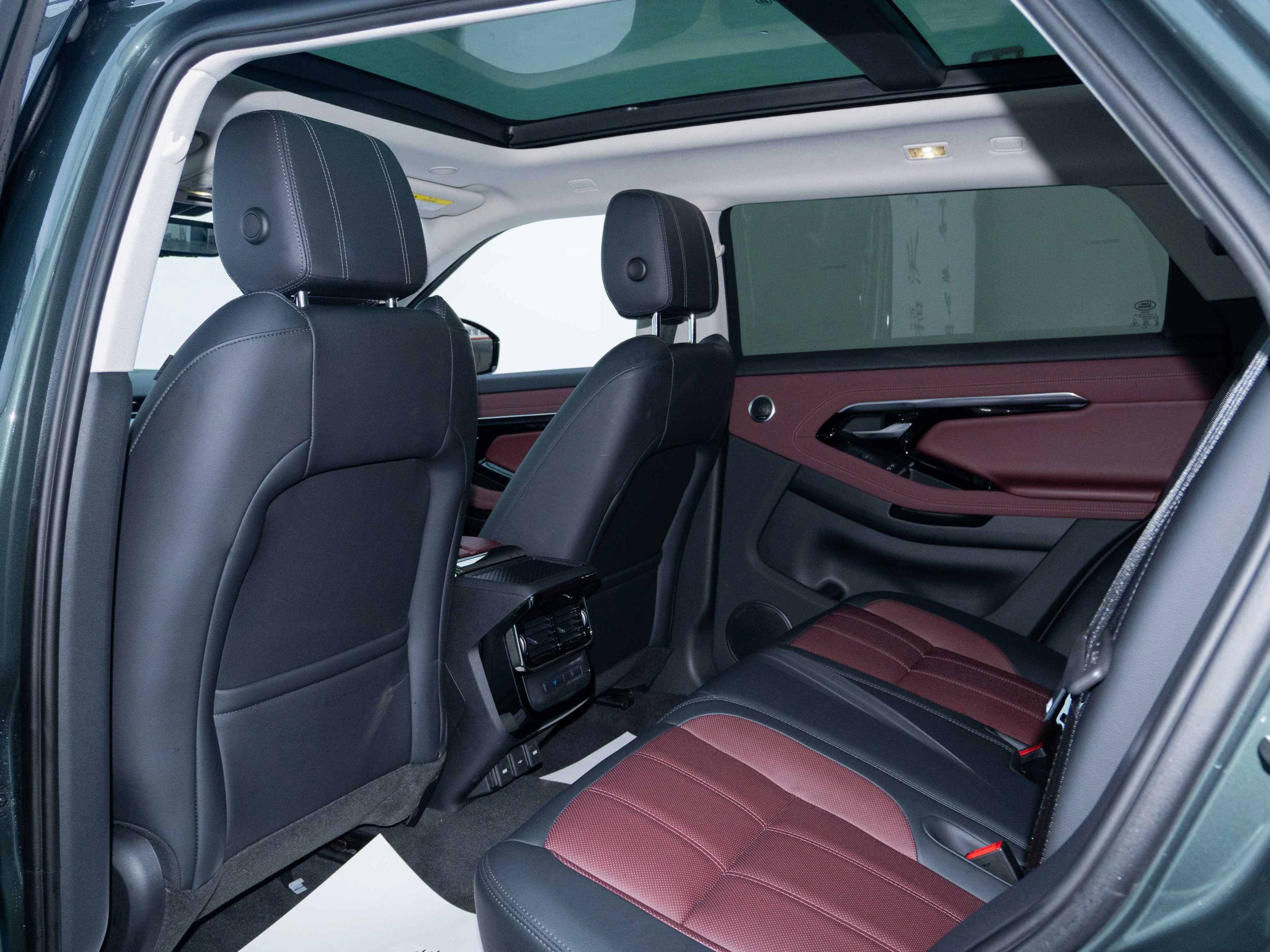 Land Rover Range Rover Evoque 2023 г. 30070 км. — фото 35