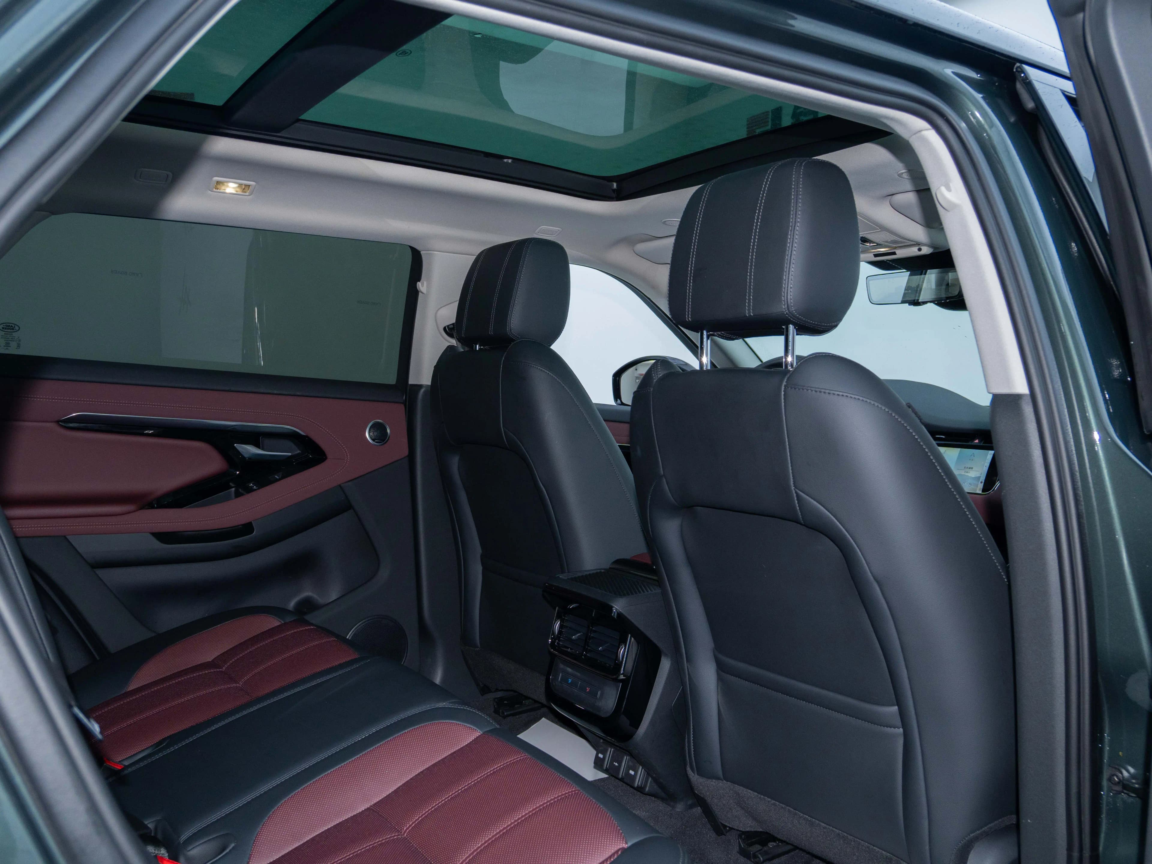 Land Rover Range Rover Evoque 2023 г. 30070 км. — фото 36