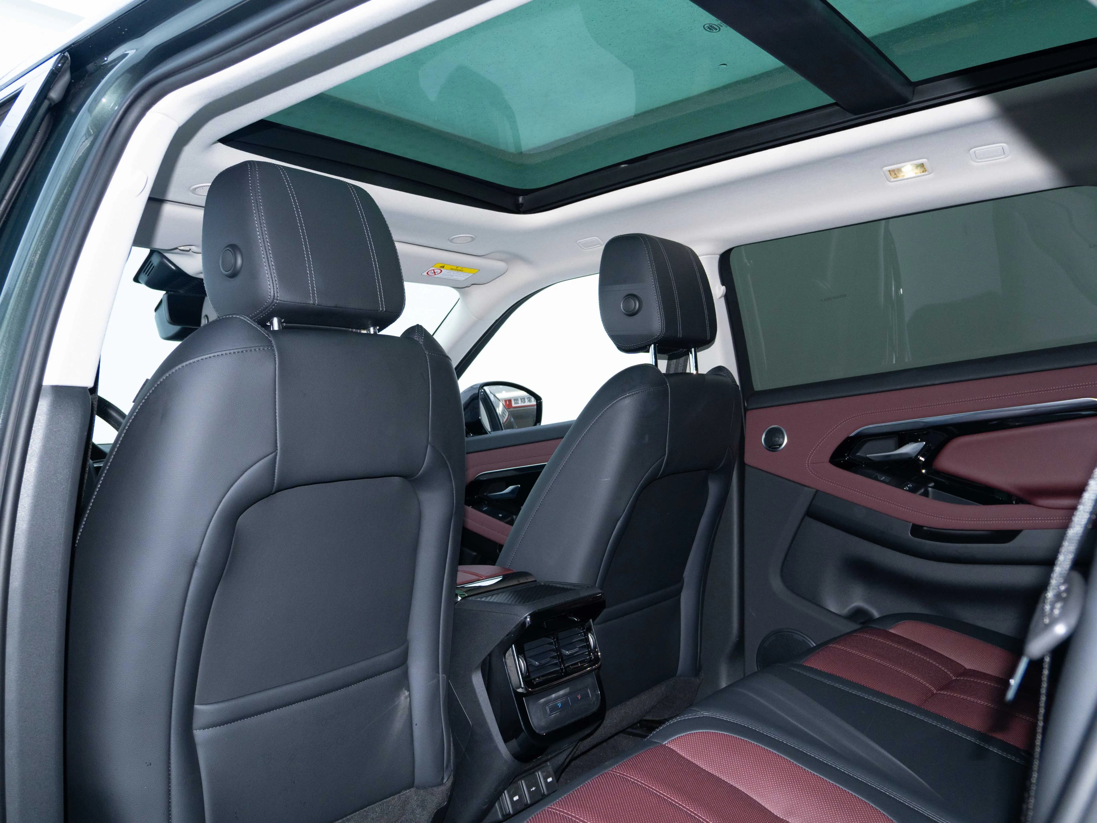 Land Rover Range Rover Evoque 2023 г. 30070 км. — фото 44