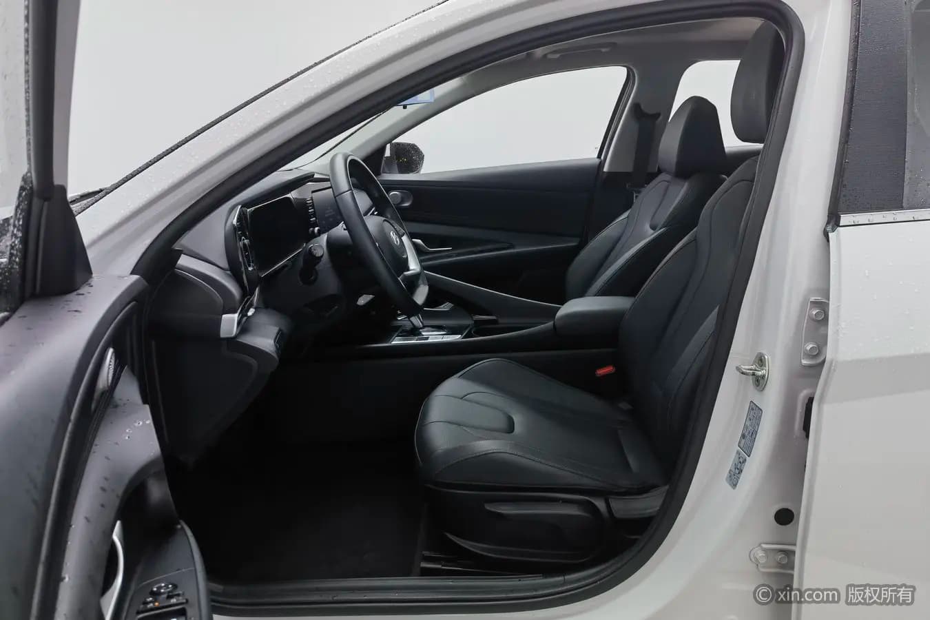 Hyundai Elantra 2024 г. 32444 км. — фото 11