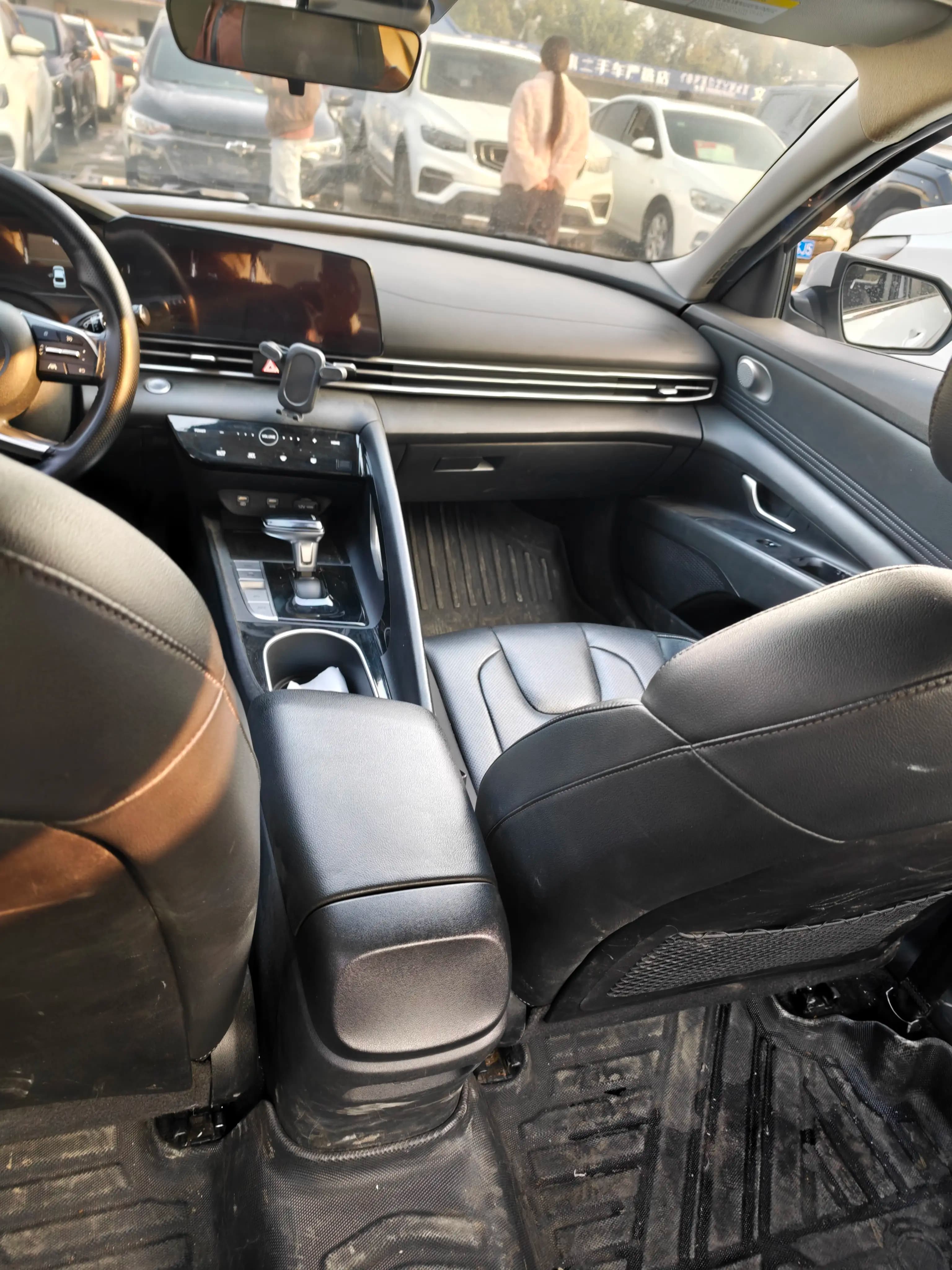 Hyundai Elantra 2021 г. 46545 км. — фото 10