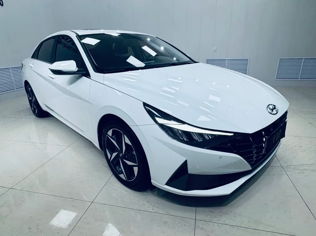 Hyundai Elantra 2021 г. 40047 км. — фото 3