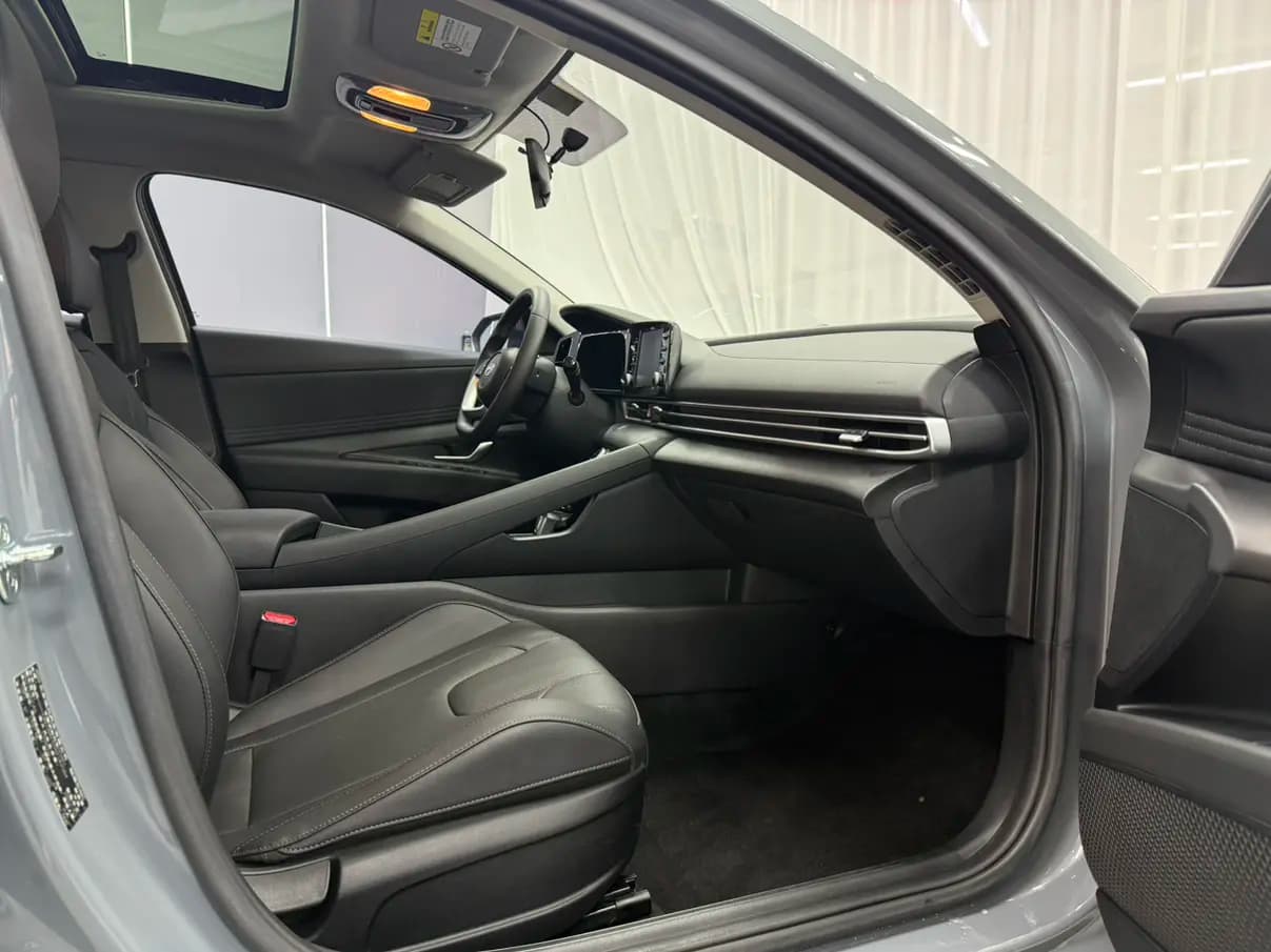 Hyundai Elantra 2022 г. 28050 км. — фото 13