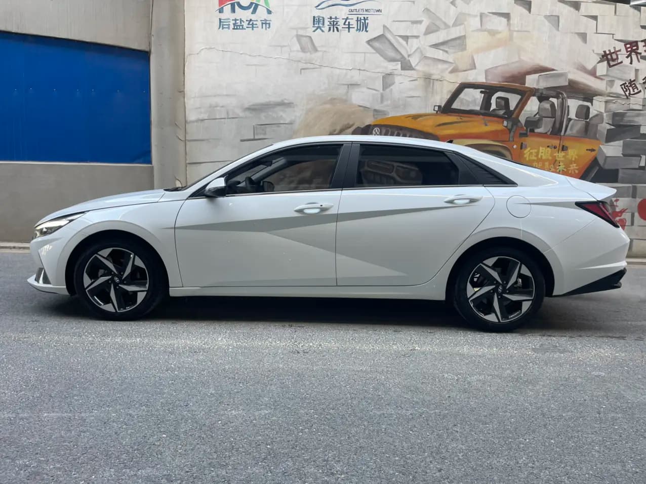 Hyundai Elantra 2023 г. 36051 км. — фото 4
